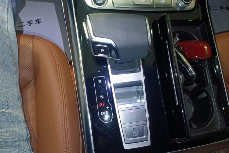 Used Audi Q7 2023 45 TFSI quattro S line Sport model Gear Lever