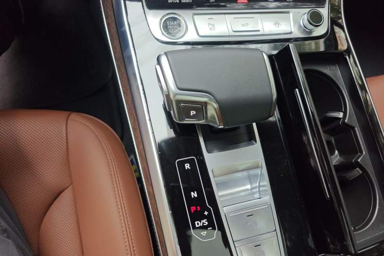 Used Audi Q7 2023 55 TFSI quattro S line Sport Edition Gear Lever