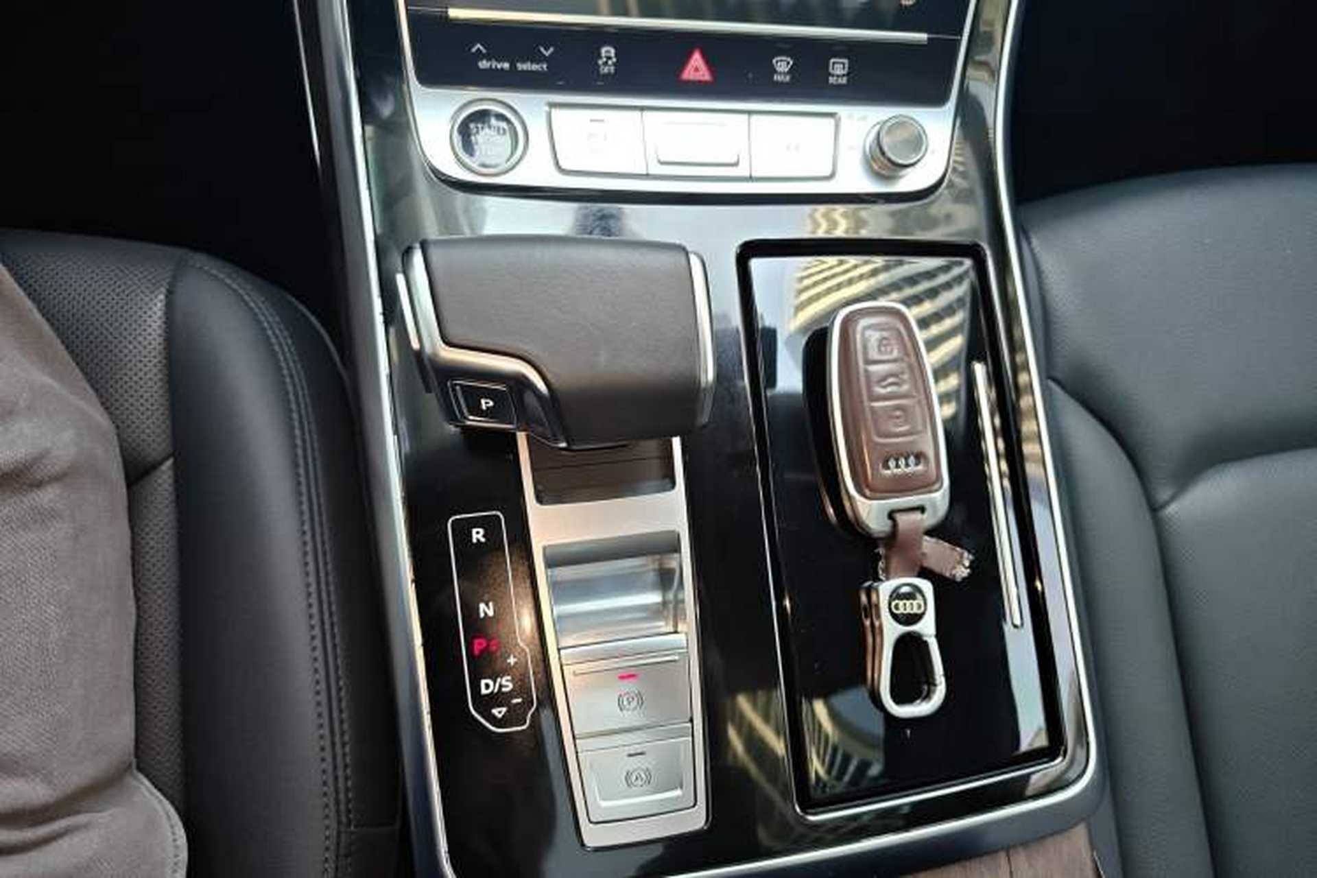 Used Audi Q7 2023 45 TFSI quattro S line Sport model Gear Lever