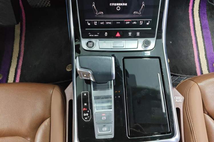 Used Audi Q7 2023 45 TFSI quattro S line Sport model Gear Lever
