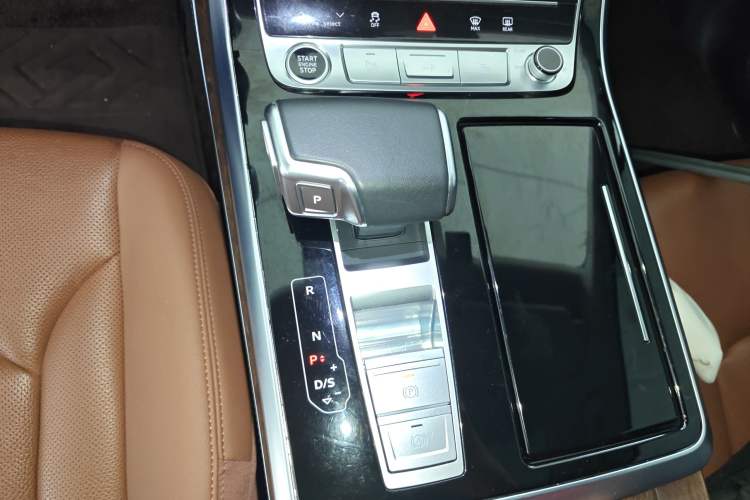 Used Audi Q7 2023 45 TFSI quattro S line Sport model Gear Lever
