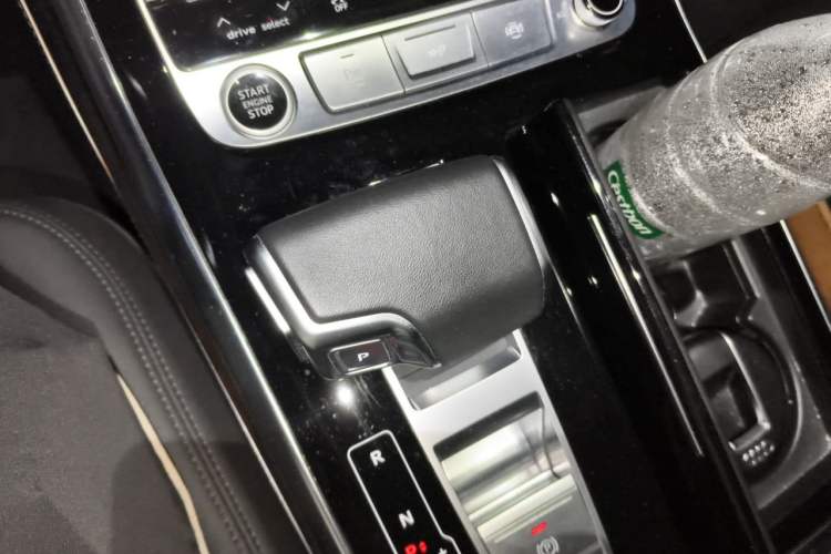 Used Audi Q7 2023 55 TFSI quattro S line Sport Edition Gear Lever
