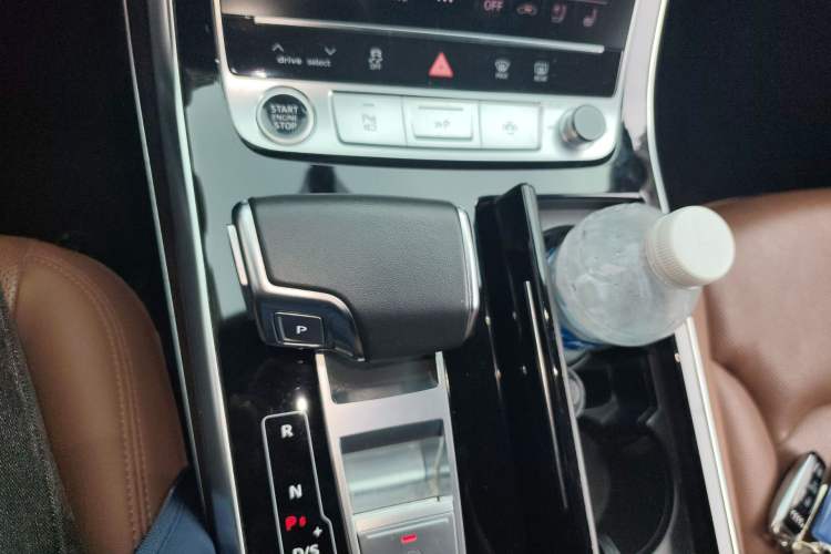 Used Audi Q7 2023 55 TFSI quattro S line Sport Edition Gear Lever