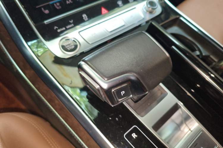 Used Audi Q7 2023 55 TFSI quattro S line Sport Edition Gear Lever