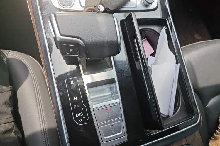 Used Audi Q7 2023 45 TFSI quattro S line Sport model Gear Lever
