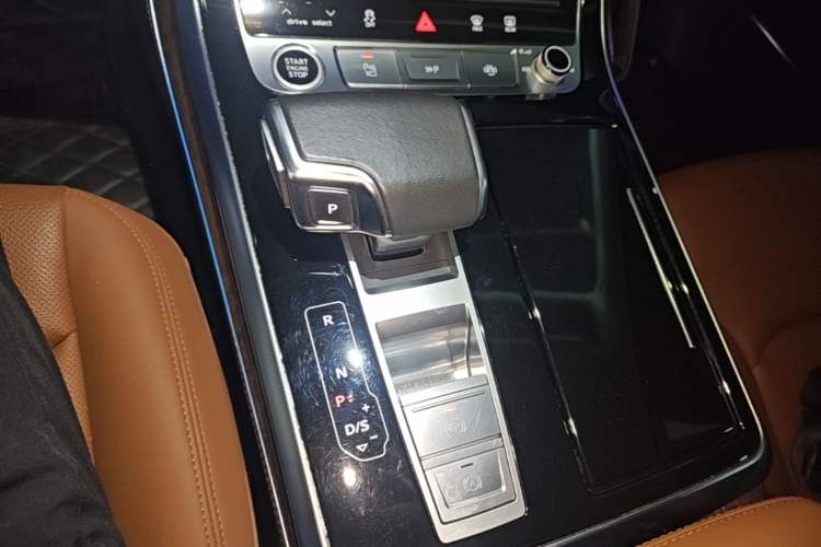 Used Audi Q7 2023 55 TFSI quattro S line Sport Edition Gear Lever