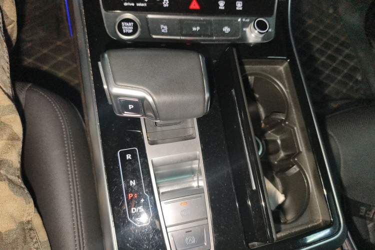 Used Audi Q7 2023 45 TFSI quattro S line Sport model Gear Lever