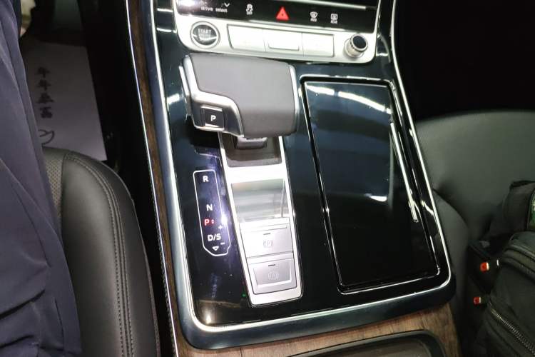 Used Audi Q7 2023 45 TFSI quattro S line Sport model Gear Lever