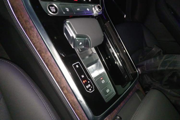 Used Audi Q7 2023 55 TFSI quattro S line Sport Edition Gear Lever