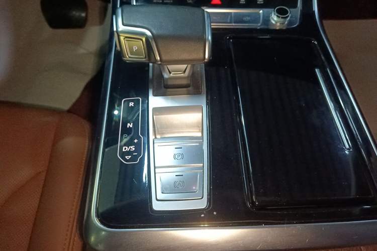 Used Audi Q7 2023 45 TFSI quattro S line Sport model Gear Lever