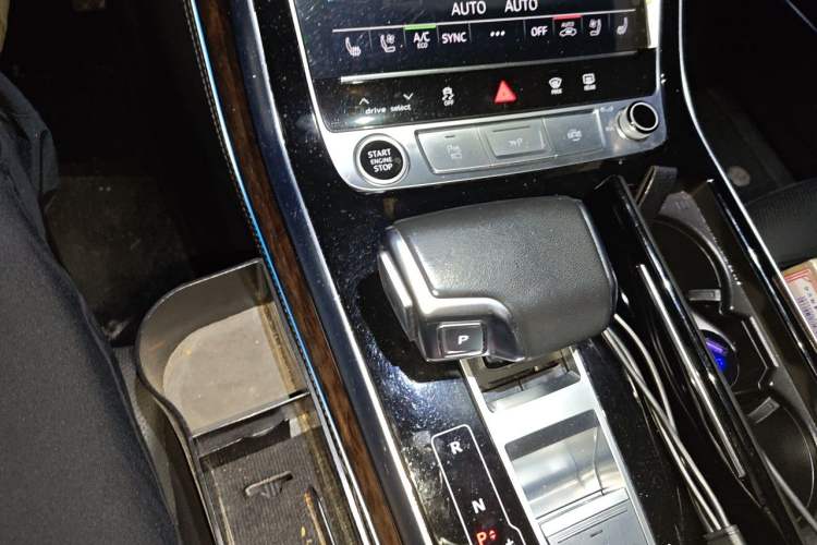 Used Audi Q7 2023 55 TFSI quattro S line Sport Edition Gear Lever