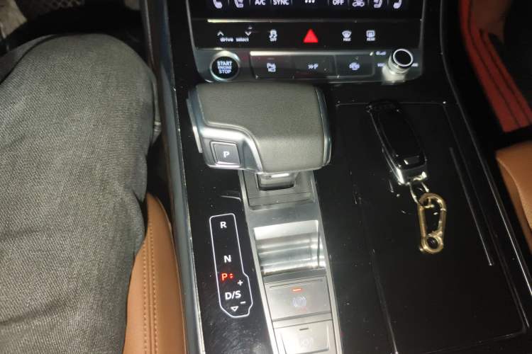Used Audi Q7 2023 45 TFSI quattro S line Sport model Gear Lever