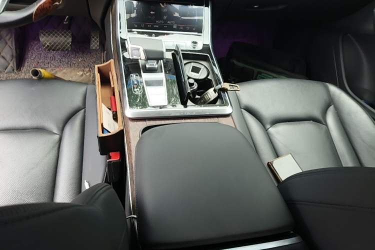 Used Audi Q7 2023 45 TFSI quattro S line Sport model Gear Lever