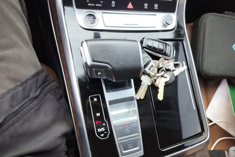 Used Audi Q7 2023 45 TFSI quattro S line Sport model Gear Lever