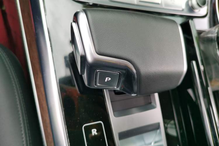 Used Audi Q7 2023 55 TFSI quattro S line Sport Edition Gear Lever