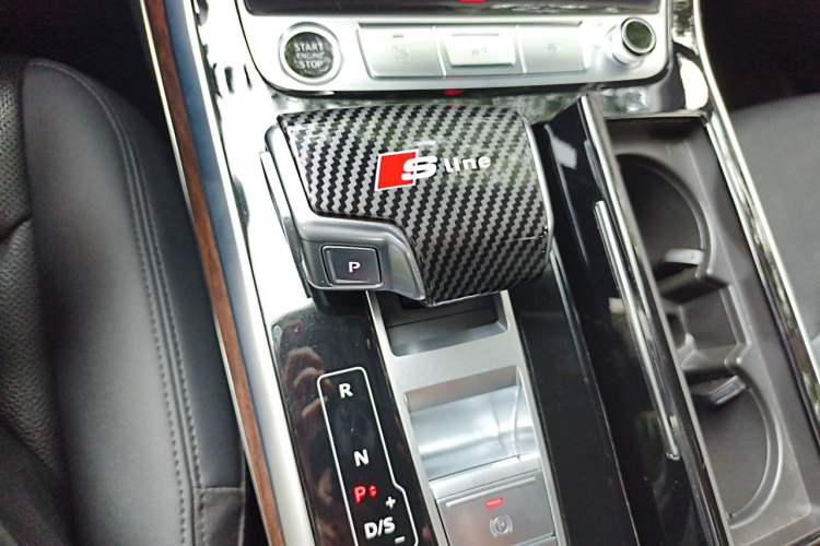 Used Audi Q7 2023 45 TFSI quattro S line Sport model Gear Lever