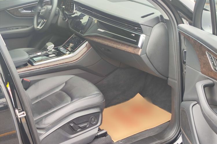 Used Audi Q7 2023 55 TFSI quattro S line Sport Edition Interior 1