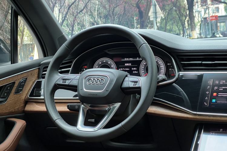 Used Audi Q7 2023 55 TFSI quattro S line Ice and Snow Sports Edition Interior 1
