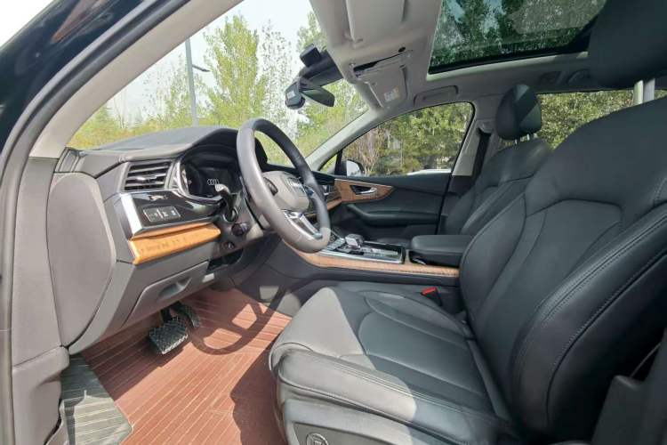 Used Audi Q7 2023 55 TFSI quattro S Prestige Edition Interior 2