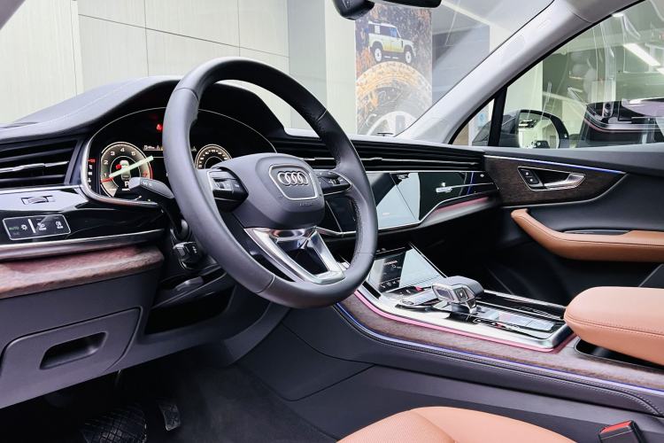 Used Audi Q7 2023 55 TFSI quattro S line Sport Edition Interior 2