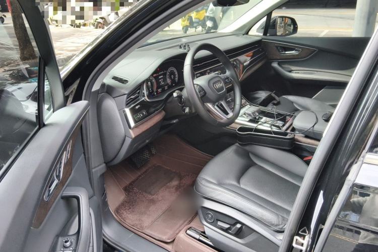 Used Audi Q7 2023 55 TFSI quattro S line Sport Edition Interior 3