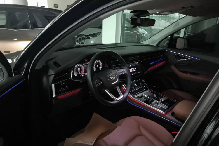 Used Audi Q7 2023 55 TFSI quattro S line Sport Edition Interior 3