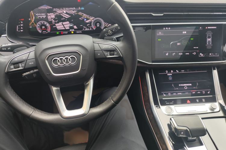 Used Audi Q7 2023 55 TFSI quattro S line Sport Edition Interior 3
