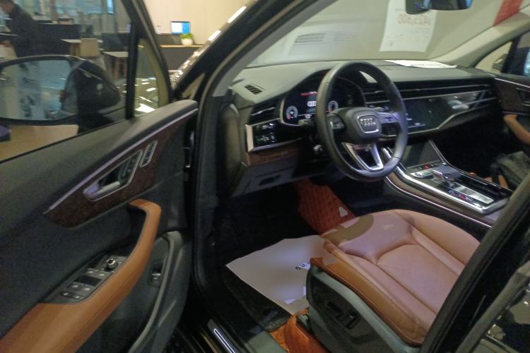 Used Audi Q7 2023 45 TFSI quattro S line Sport model Interior 3
