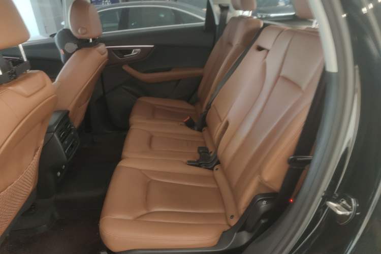 Used Audi Q7 2023 45 TFSI quattro S line Sport model Interior 3