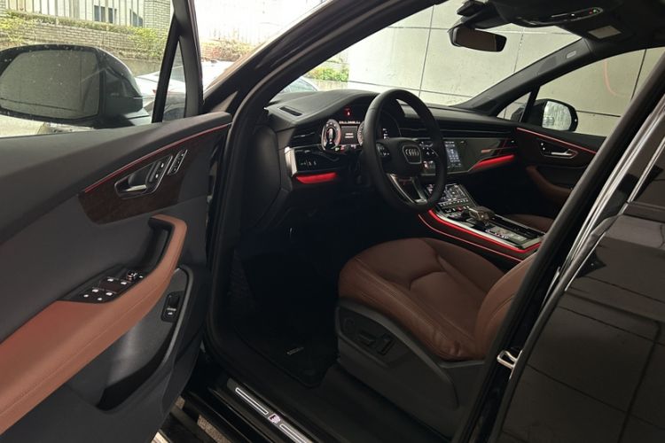Used Audi Q7 2023 55 TFSI quattro S line Sport Edition Interior 4