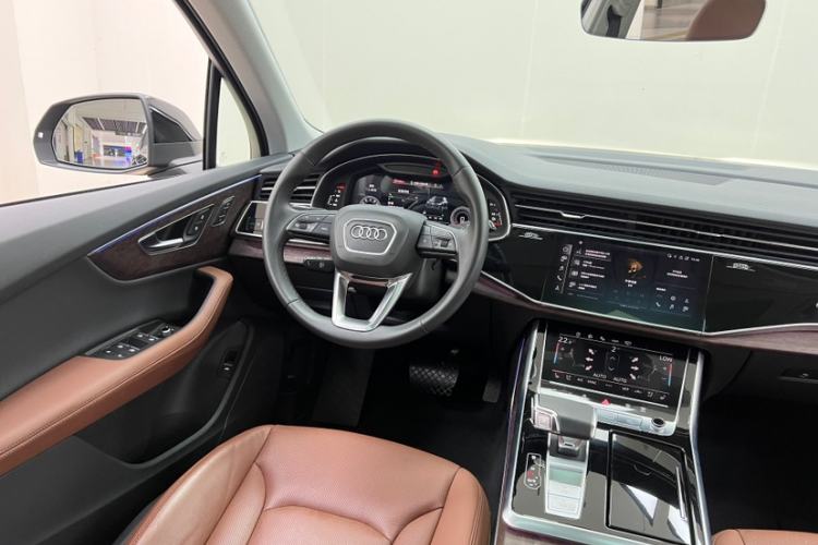 Used Audi Q7 2023 45 TFSI quattro S line Sport model Interior 4