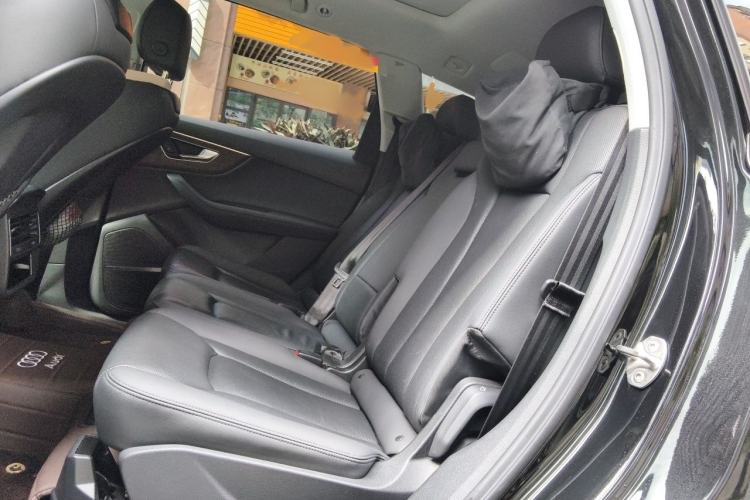 Used Audi Q7 2023 55 TFSI quattro S line Sport Edition Interior 4