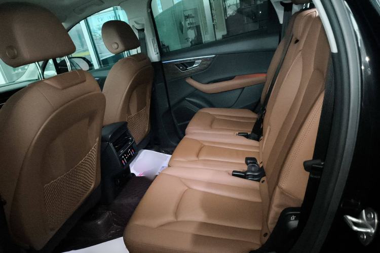 Used Audi Q7 2023 55 TFSI quattro S line Sport Edition Interior 4