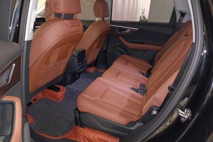 Used Audi Q7 2023 45 TFSI quattro S line Sport model Interior 4