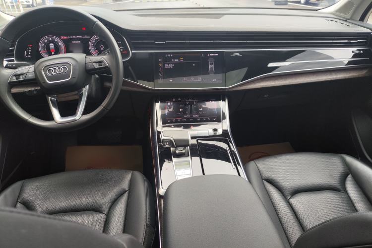 Used Audi Q7 2023 55 TFSI quattro S line Sport Edition Interior 5