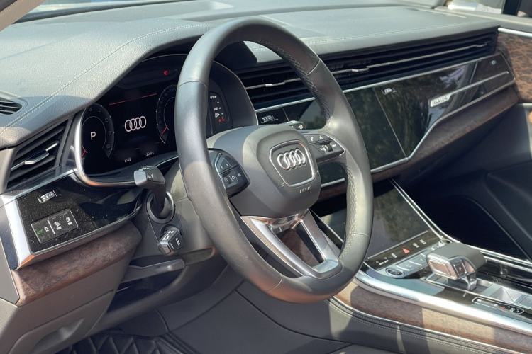 Used Audi Q7 2023 55 TFSI quattro S line Sport Edition Interior 5