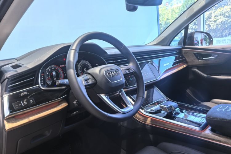 Used Audi Q7 2023 55 TFSI quattro S Prestige Edition Interior 6