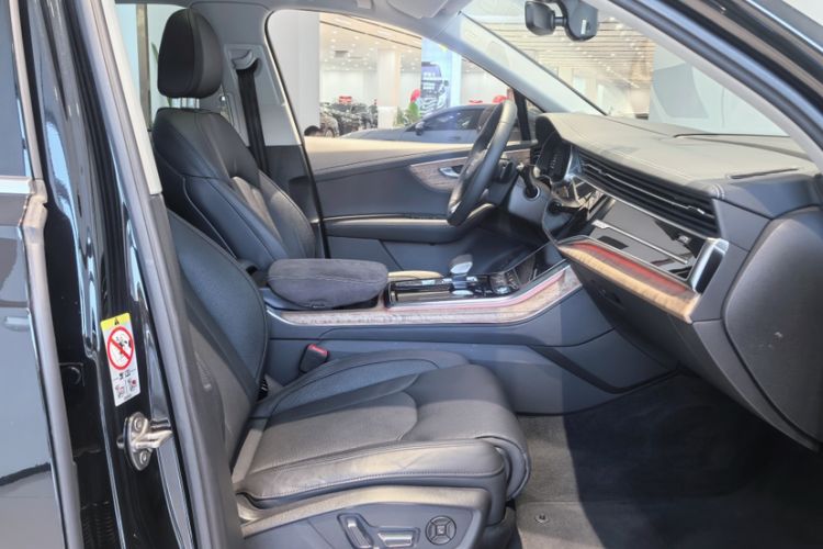 Used Audi Q7 2023 55 TFSI quattro S Prestige Edition Interior 7