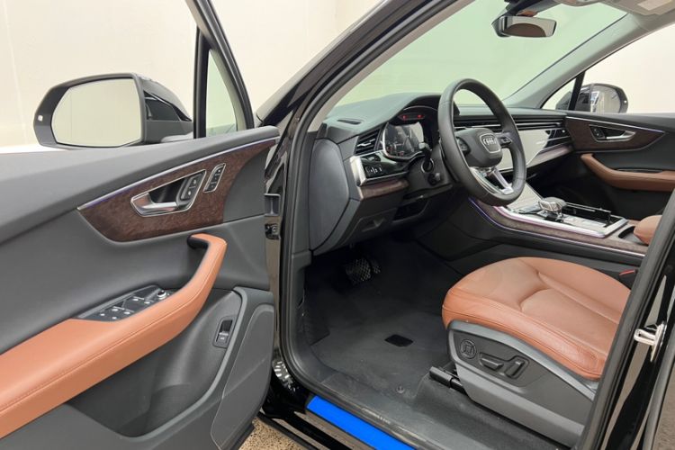 Used Audi Q7 2023 45 TFSI quattro S line Sport model Interior 7