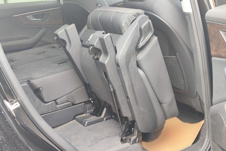 Used Audi Q7 2023 55 TFSI quattro S line Sport Edition Interior 7