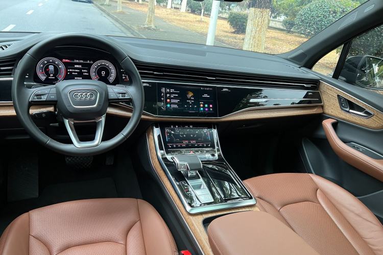 Used Audi Q7 2023 55 TFSI quattro S line Ice and Snow Sports Edition Interior 7