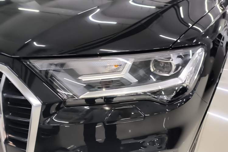 Used Audi Q7 2023 45 TFSI quattro S line Sport model Left Front Headlight