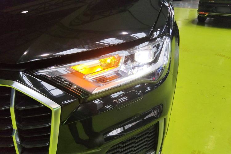 Used Audi Q7 2023 55 TFSI quattro S line Sport Edition Left Front Headlight