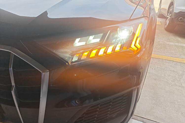 Used Audi Q7 2023 45 TFSI quattro S line Sport model Left Front Headlight