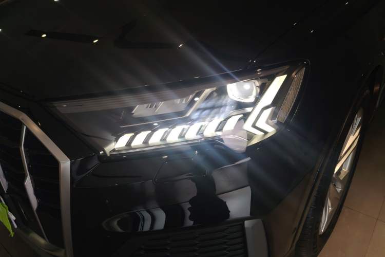 Used Audi Q7 2023 45 TFSI quattro S line Sport model Left Front Headlight