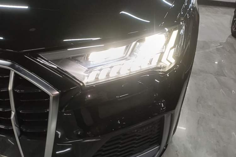 Used Audi Q7 2023 55 TFSI quattro S line Sport Edition Left Front Headlight