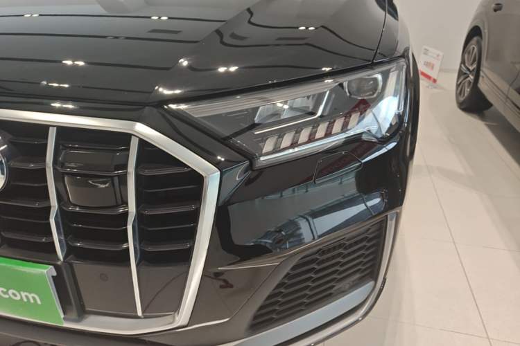 Used Audi Q7 2023 55 TFSI quattro S line Sport Edition Left Front Headlight
