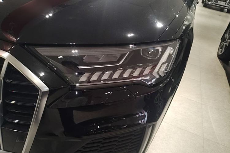 Used Audi Q7 2023 55 TFSI quattro S line Sport Edition Left Front Headlight