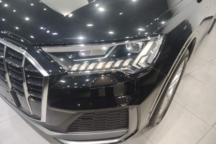 Used Audi Q7 2023 45 TFSI quattro S line Sport model Left Front Headlight