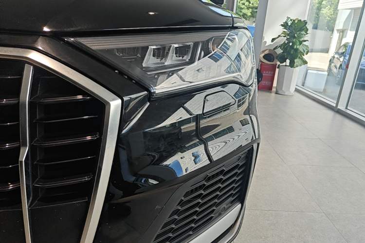 Used Audi Q7 2023 55 TFSI quattro S line Sport Edition Left Front Headlight